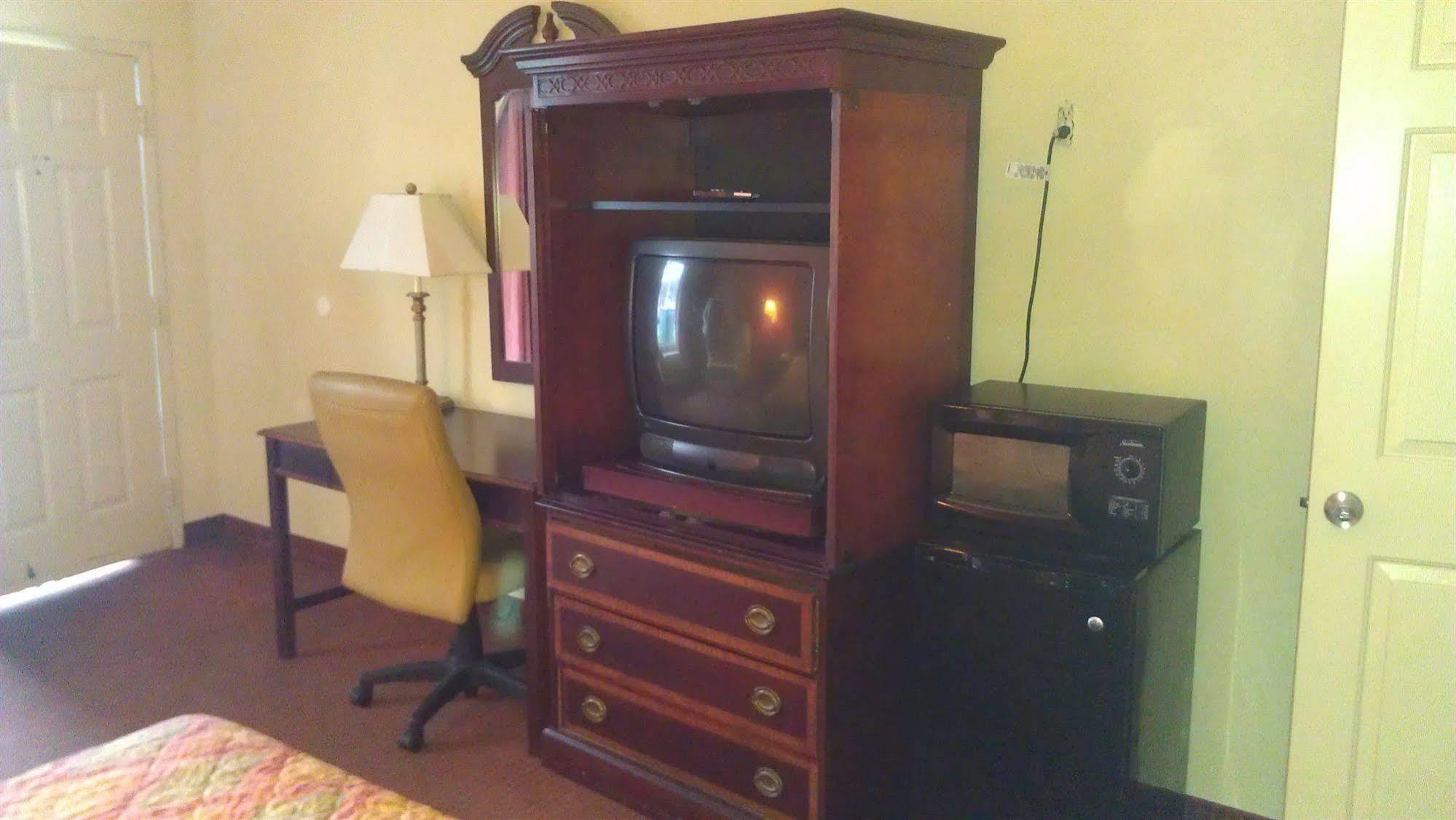 Atlanta Airport Hotel Forest Park Bagian luar foto