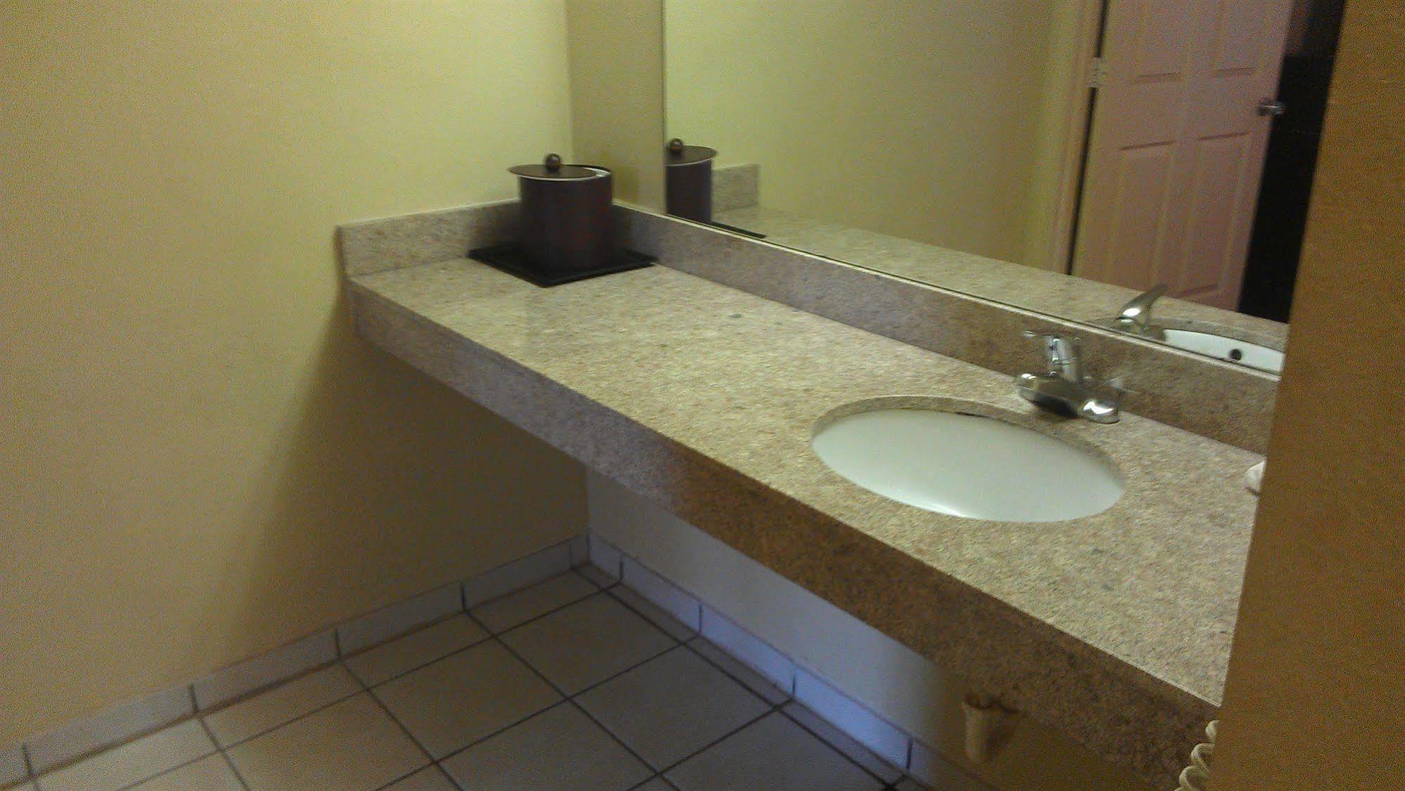 Atlanta Airport Hotel Forest Park Bagian luar foto