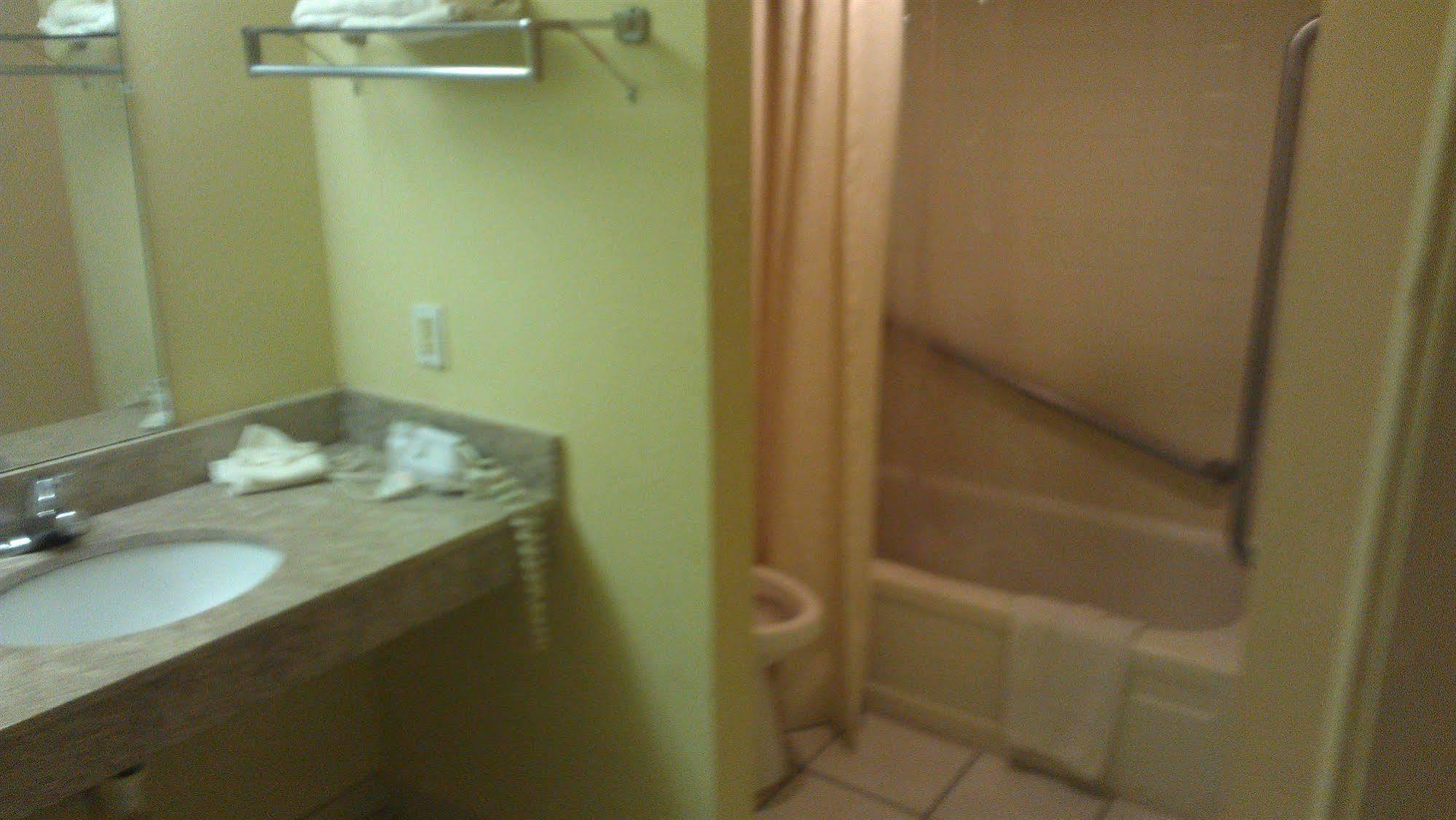 Atlanta Airport Hotel Forest Park Bagian luar foto